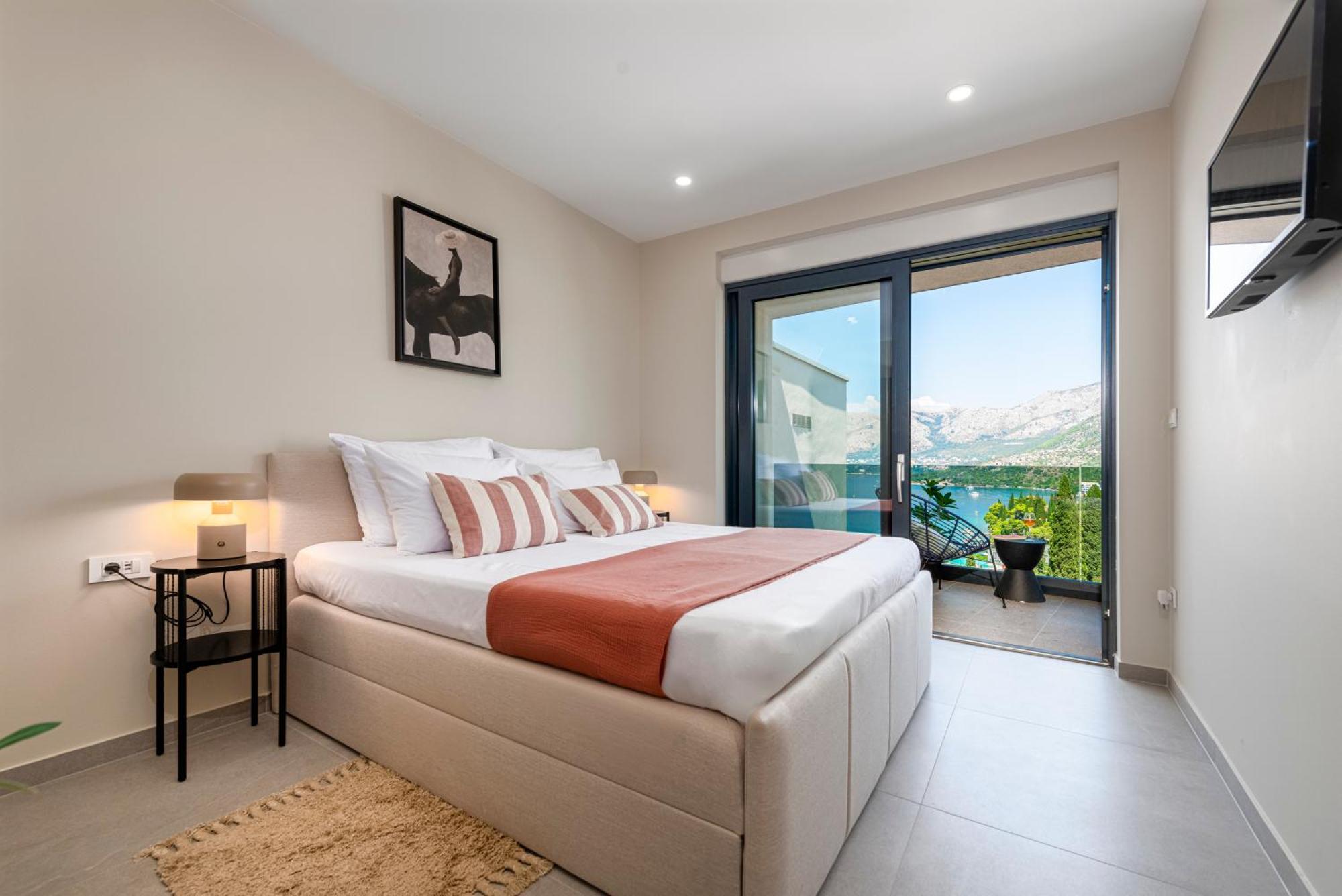 Luxury 3 Bed Sea View Penthouse Ferienhaus