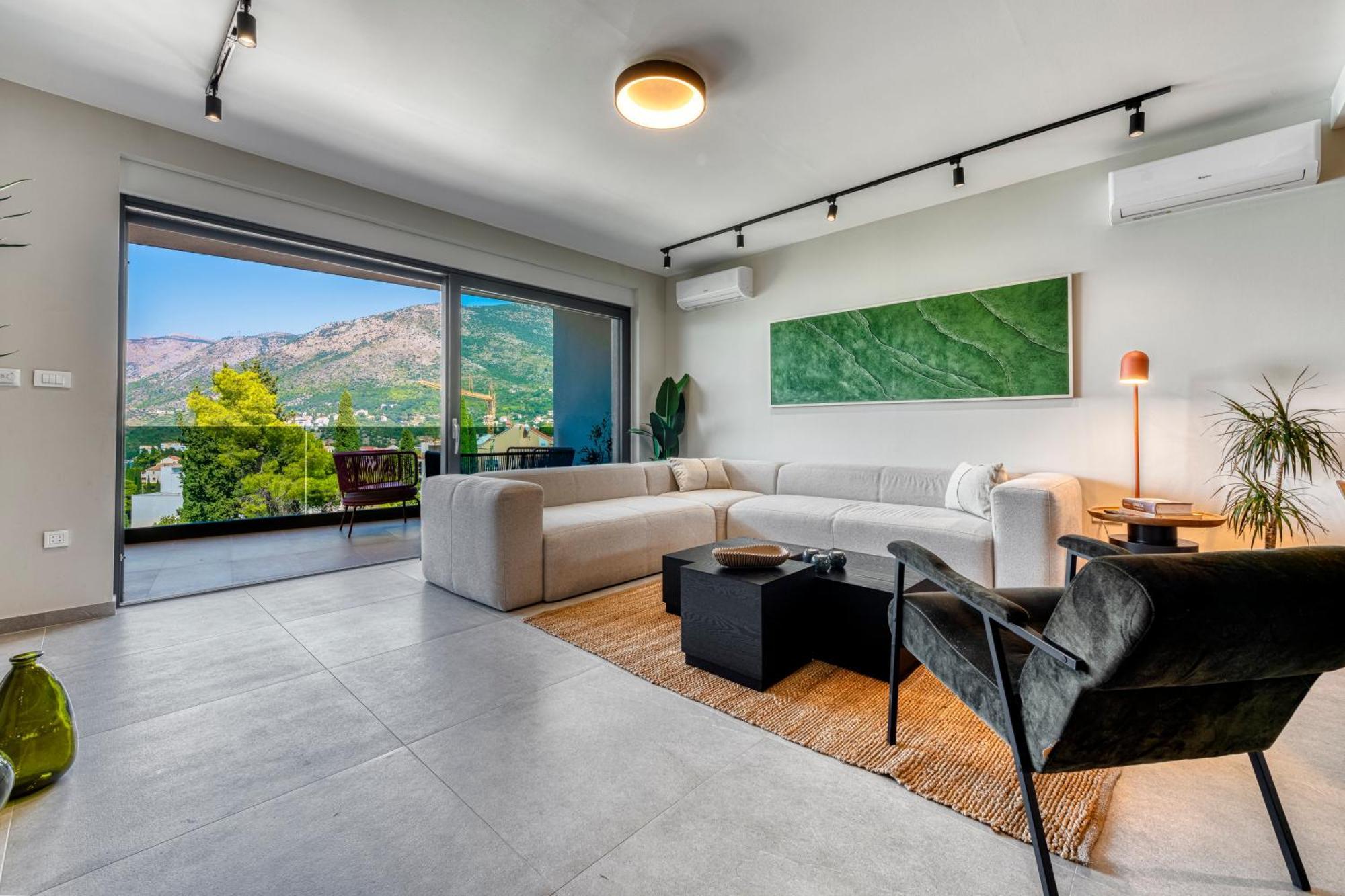 Ferienhaus Luxury 3 Bed Sea View Penthouse