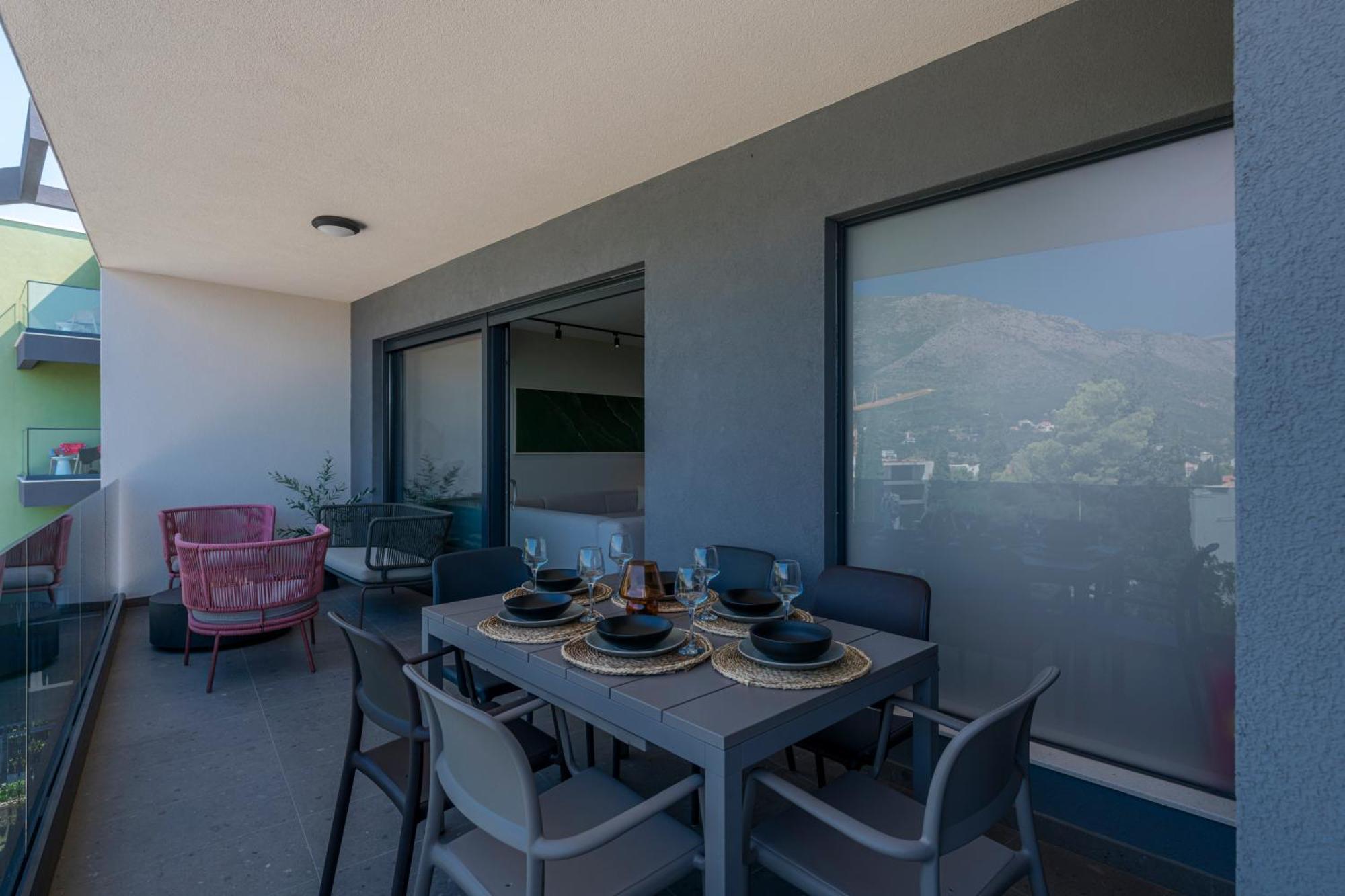 Luxury 3 Bed Sea View Penthouse *